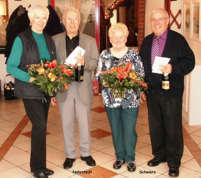 Dem TT-Obmann Siegfried Nahrstedt und dem Pressewart/Schriftführer Ulrich Schwiers wurde als Dank für ihren persönlichen Einsatz für die TT-Abteilung je ein Gutschein und eine Flache Sekt sowie deren Ehefrauen ein Blumenstrauß überreicht.